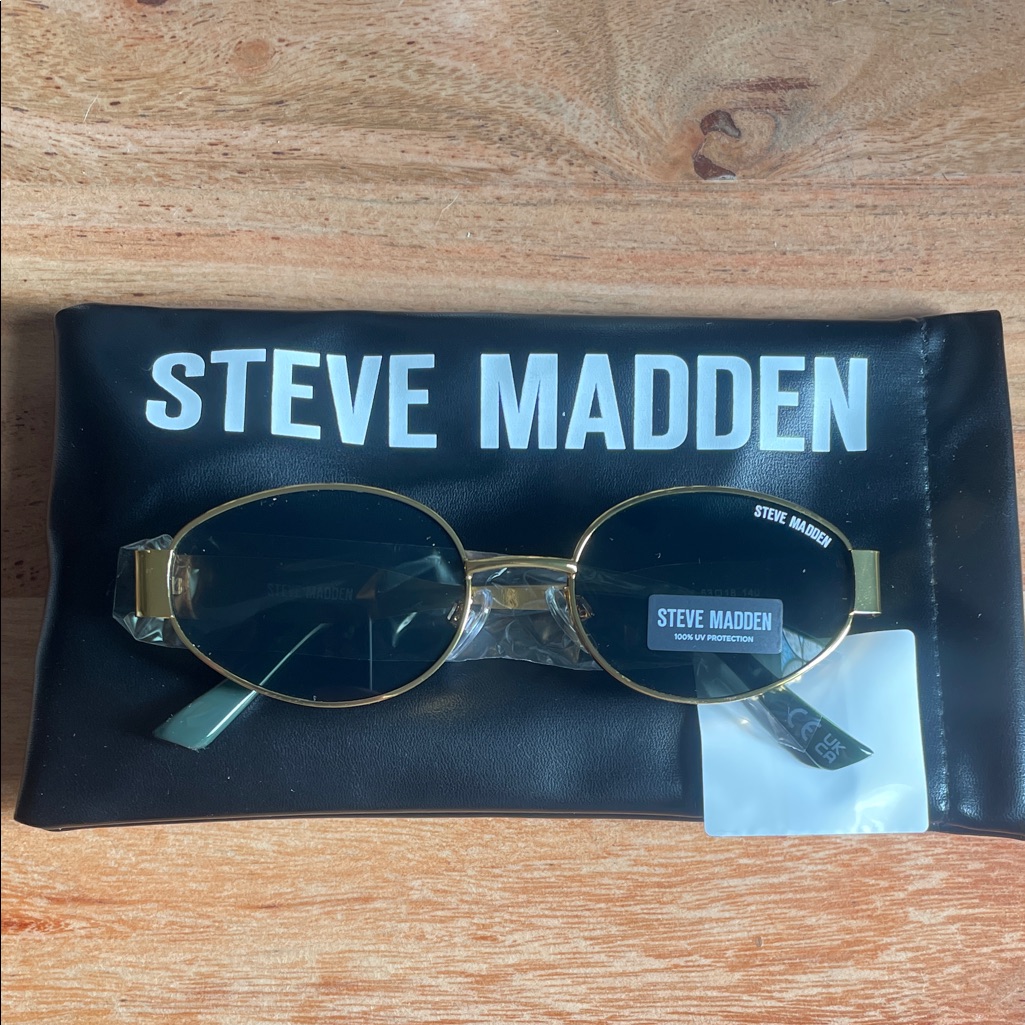 Steve Madden Gold And Green Women’s Sunglasses With Black Accessory Case
